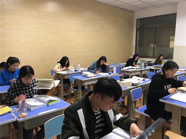 眼淚不是我們的答案  拼搏才是我們的選擇