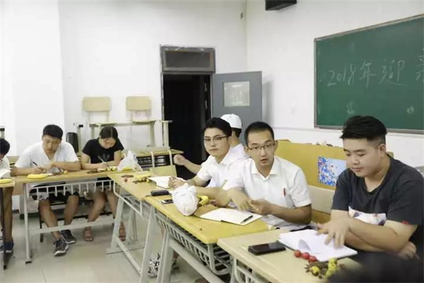 團(tuán)委召開(kāi)2018級(jí)迎新工作總結(jié)會(huì)議