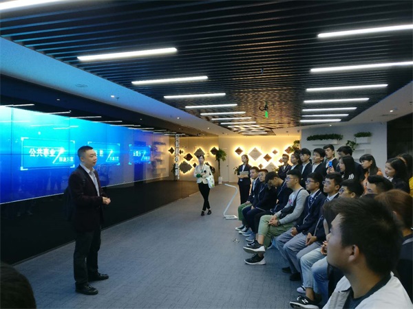 信息與科技工程學(xué)院組織學(xué)生赴中軟國際公司參觀學(xué)習(xí)