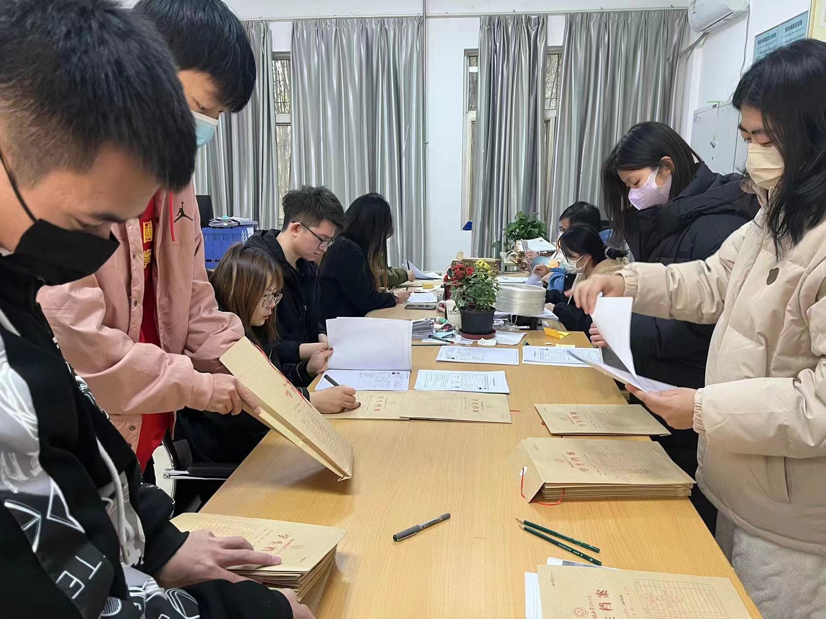 學(xué)院檔案室圓滿完成2022級(jí)新生檔案材料移交歸檔工作