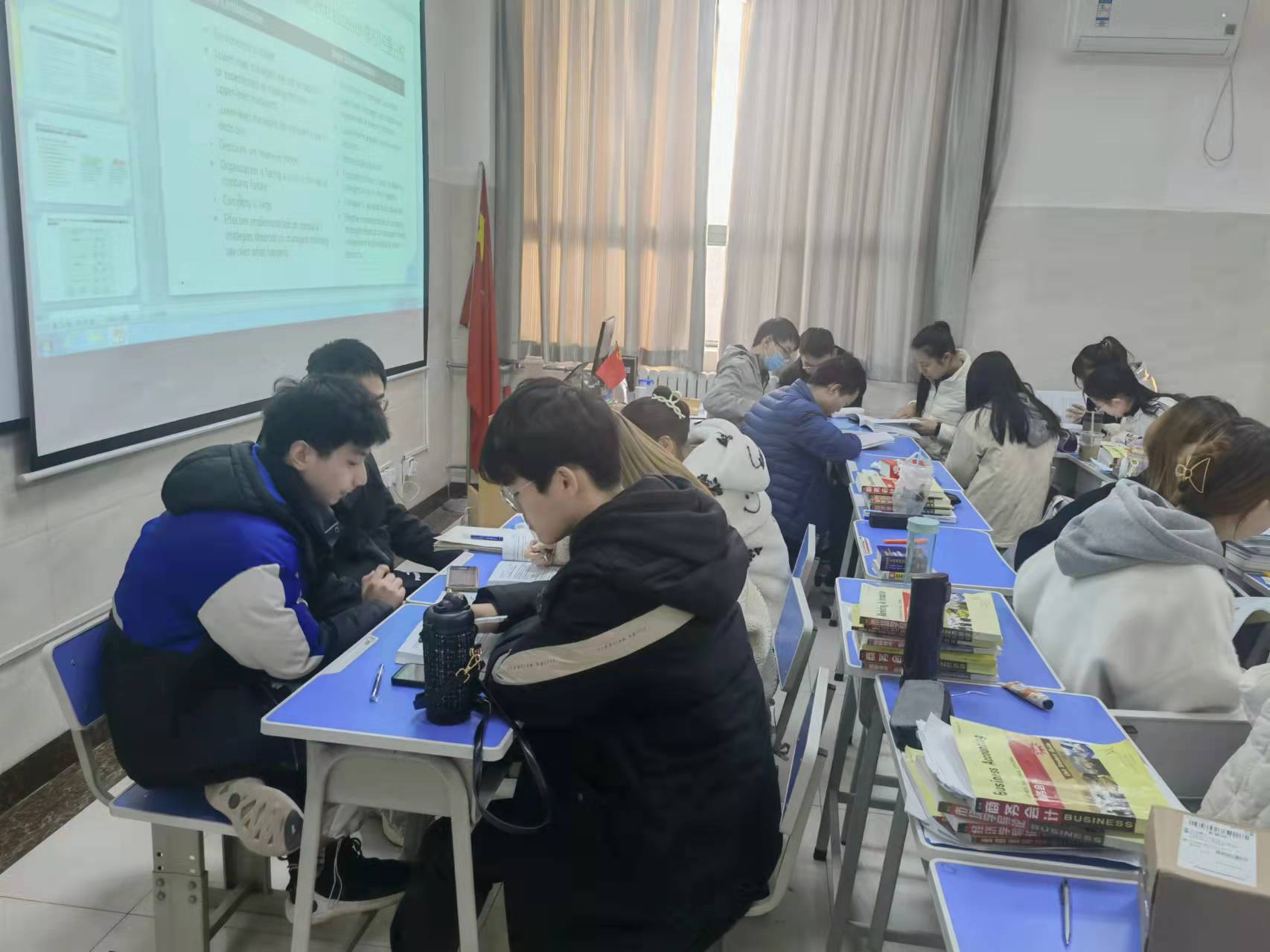 【國際學(xué)院】圍繞人力資源組織結(jié)構(gòu)設(shè)計 開展無領(lǐng)導(dǎo)小組討論活動