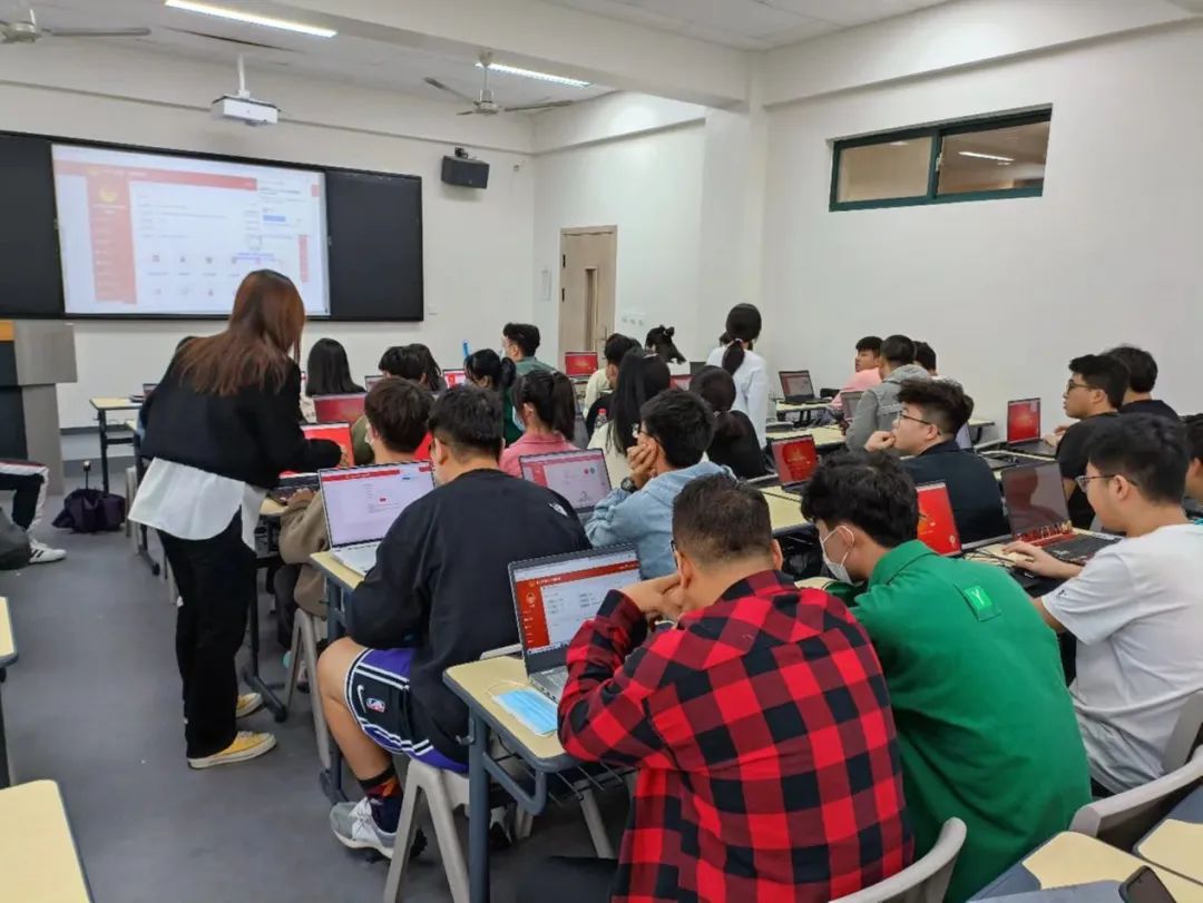 信息與科技工程學(xué)院組織召開團支書培訓(xùn)會