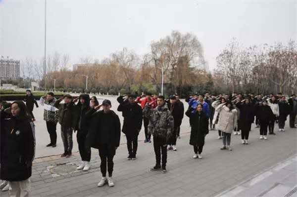 城市建設(shè)學(xué)院團總支部組織開展早訓(xùn)及拉練活動