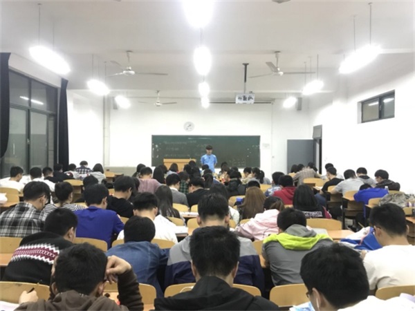 城建學(xué)院組織“穿越夢(mèng)想  看造價(jià)發(fā)展”主題活動(dòng)