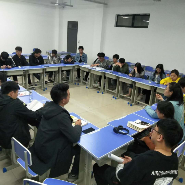 城建學(xué)院組織“深夜崩潰后，才知道這就是長大”主題活動
