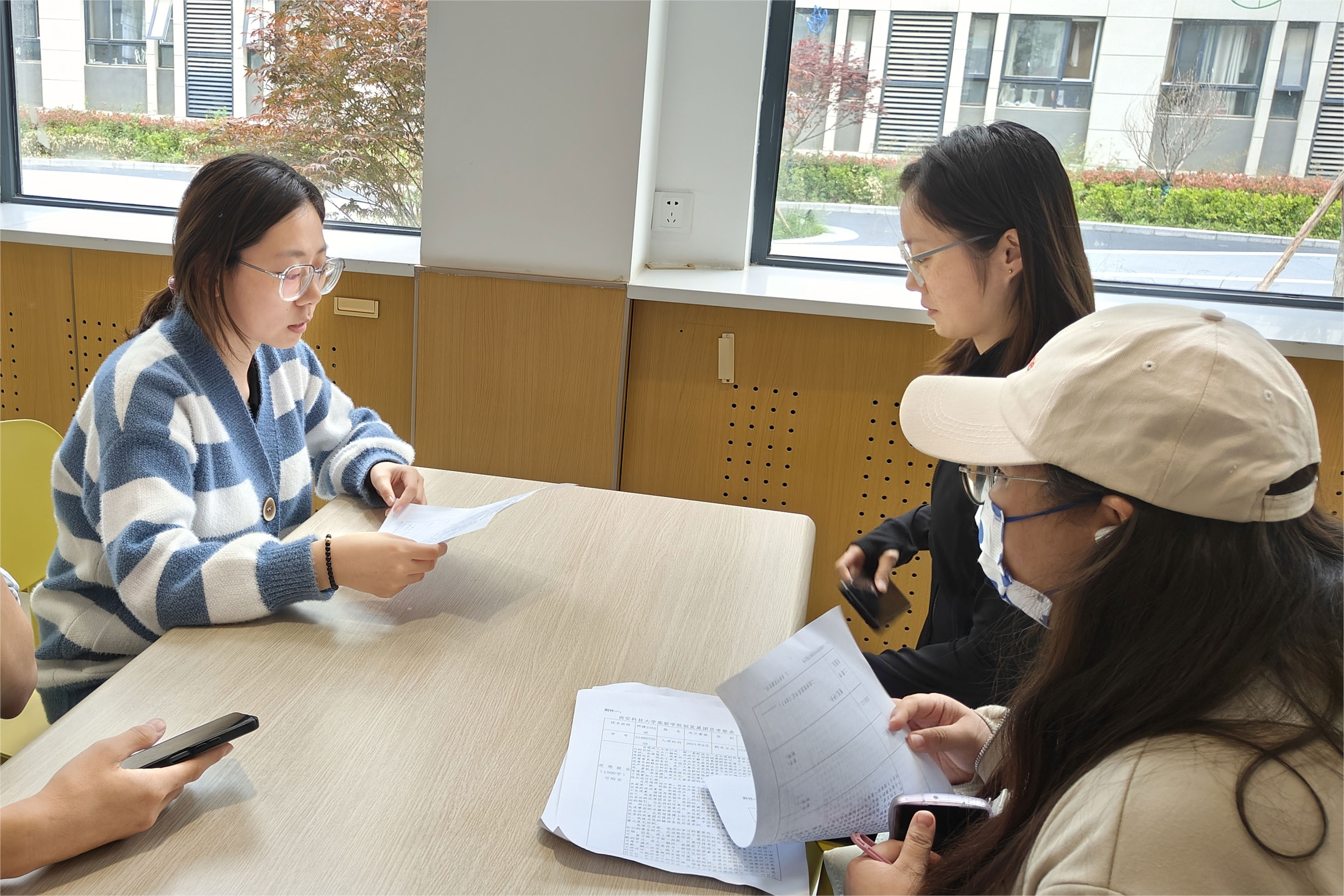 新傳媒與藝術(shù)學(xué)院組織開展入黨積極分子談話