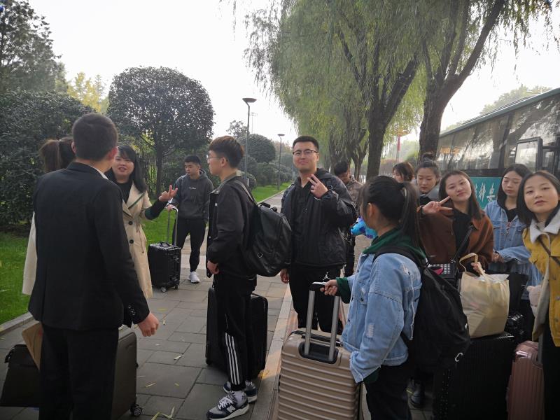 經(jīng)濟(jì)與管理學(xué)院17級(jí)旅管19級(jí)旅升酒店實(shí)訓(xùn)教學(xué)順利開展