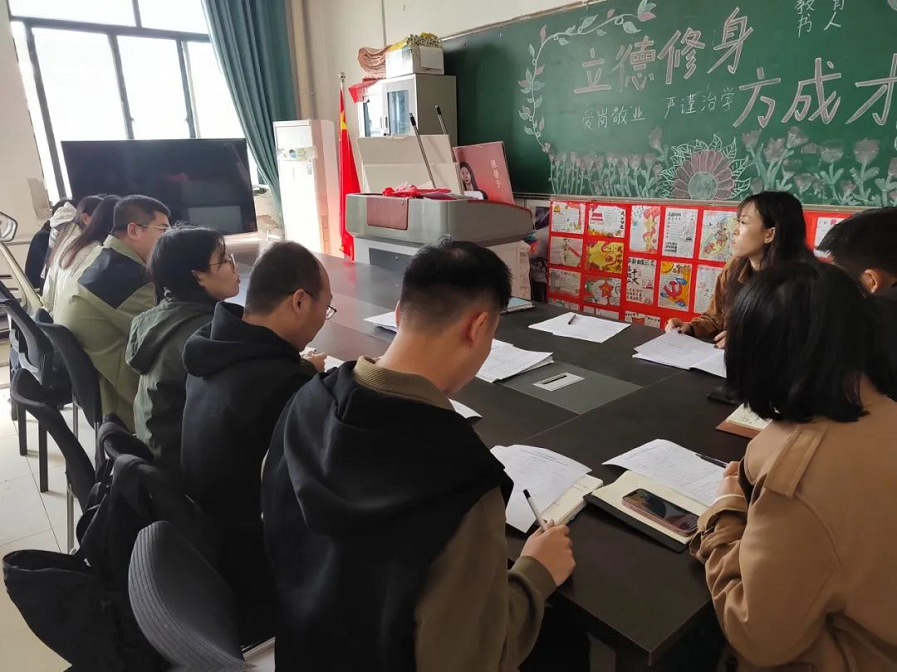 新傳媒與藝術(shù)學(xué)院召開2023-2024學(xué)年家庭經(jīng)濟(jì)困難學(xué)生認(rèn)定工作部署會(huì)議