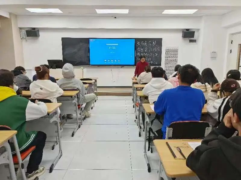 國際教育與人文學(xué)院組織學(xué)生干部專題培訓(xùn)會