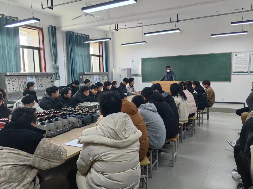 信息與科技工程學(xué)院機械教研室舉辦促進畢業(yè)生就業(yè)升學(xué)分享會