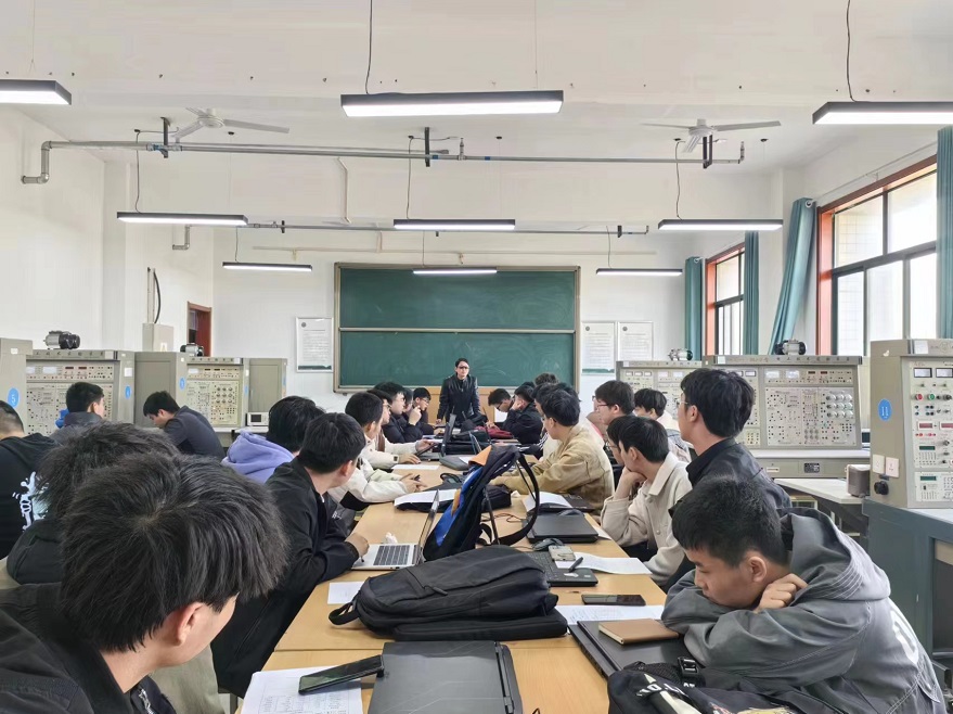 信息與科技工程學(xué)院機(jī)械教研室組織召開2024屆畢業(yè)生就業(yè)促進(jìn)會(huì)