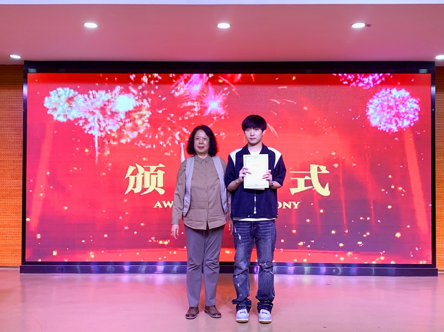 國(guó)際教育與人文學(xué)院第六屆英語(yǔ)專(zhuān)業(yè)及商務(wù)英語(yǔ)專(zhuān)業(yè)畢業(yè)論文TED大賽圓滿(mǎn)舉行