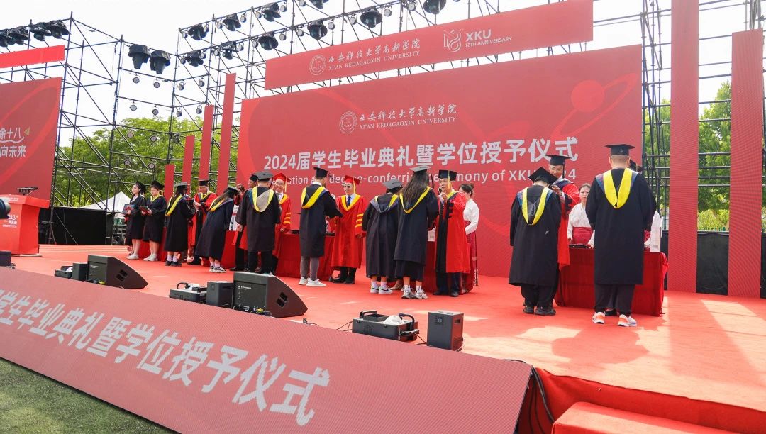 撥穗禮成！2024屆學(xué)生畢業(yè)典禮暨學(xué)位授予儀式現(xiàn)場(chǎng)直擊