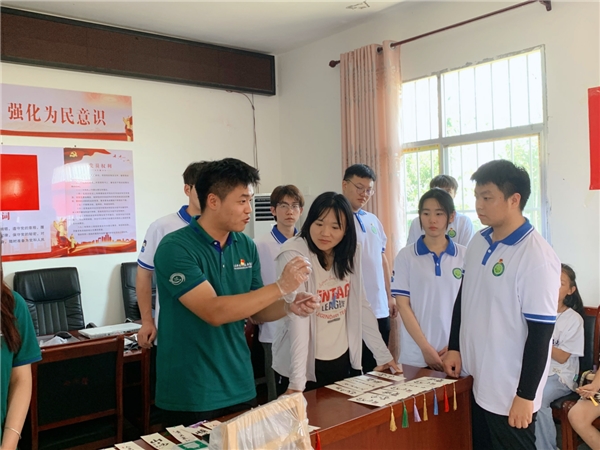 【中華網(wǎng)】傳承與創(chuàng)新：西安科技大學(xué)高新學(xué)院在藍(lán)田縣厚鎮(zhèn)東咀村舉辦的非遺漆扇文化活動(dòng)