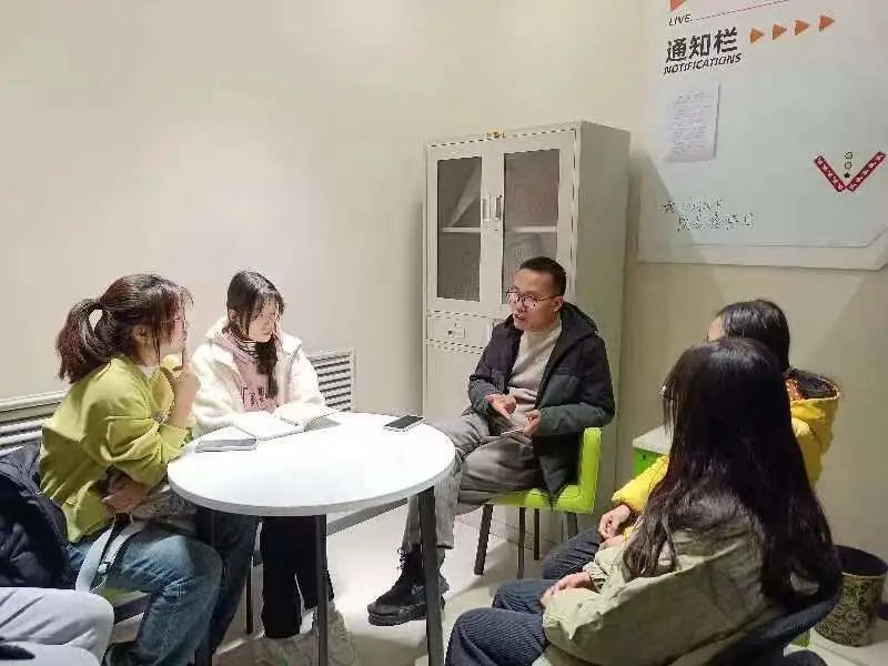 “一站式”學(xué)生社區(qū)丨交流互鑒，篤行實(shí)干，國際教育與人文學(xué)院召開學(xué)生干部培訓(xùn)會