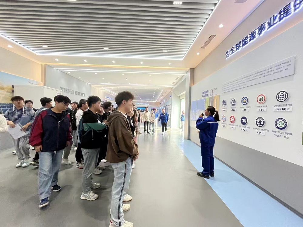 訪企拓崗促就業(yè) “職”引未來名企行 ——信科學(xué)子走進特變電工，領(lǐng)略新質(zhì)生產(chǎn)力