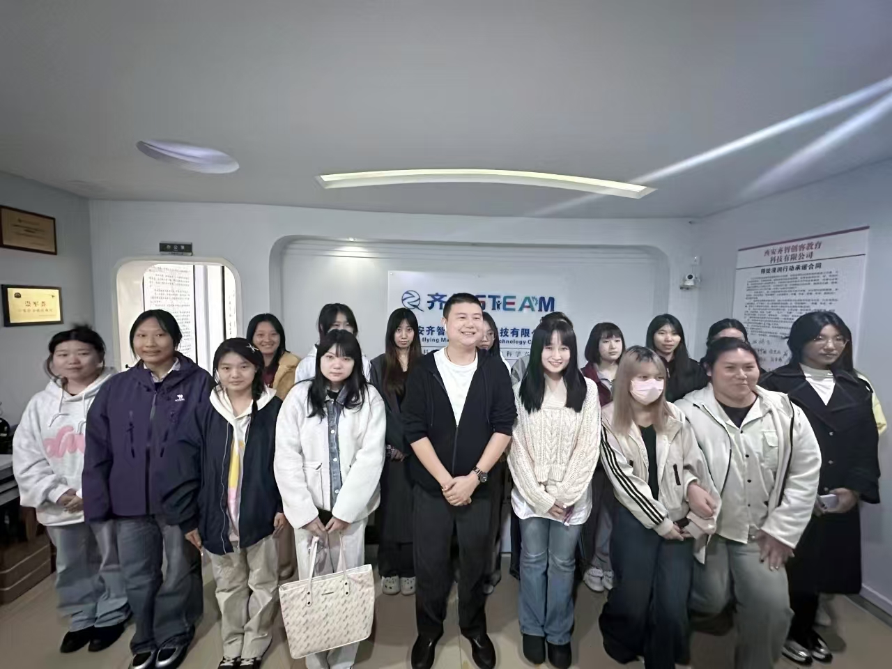 【校友會(huì)】國(guó)際教育與人文學(xué)院師生赴校友企業(yè)參觀 開(kāi)展促就業(yè)專(zhuān)項(xiàng)工作