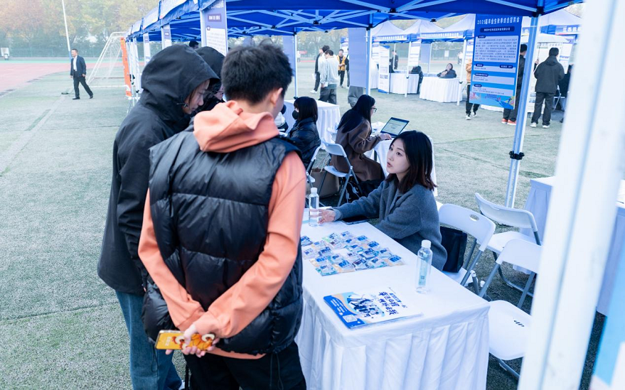 【就業(yè)辦】我校2025屆畢業(yè)生綜合招聘會(huì)成功舉辦