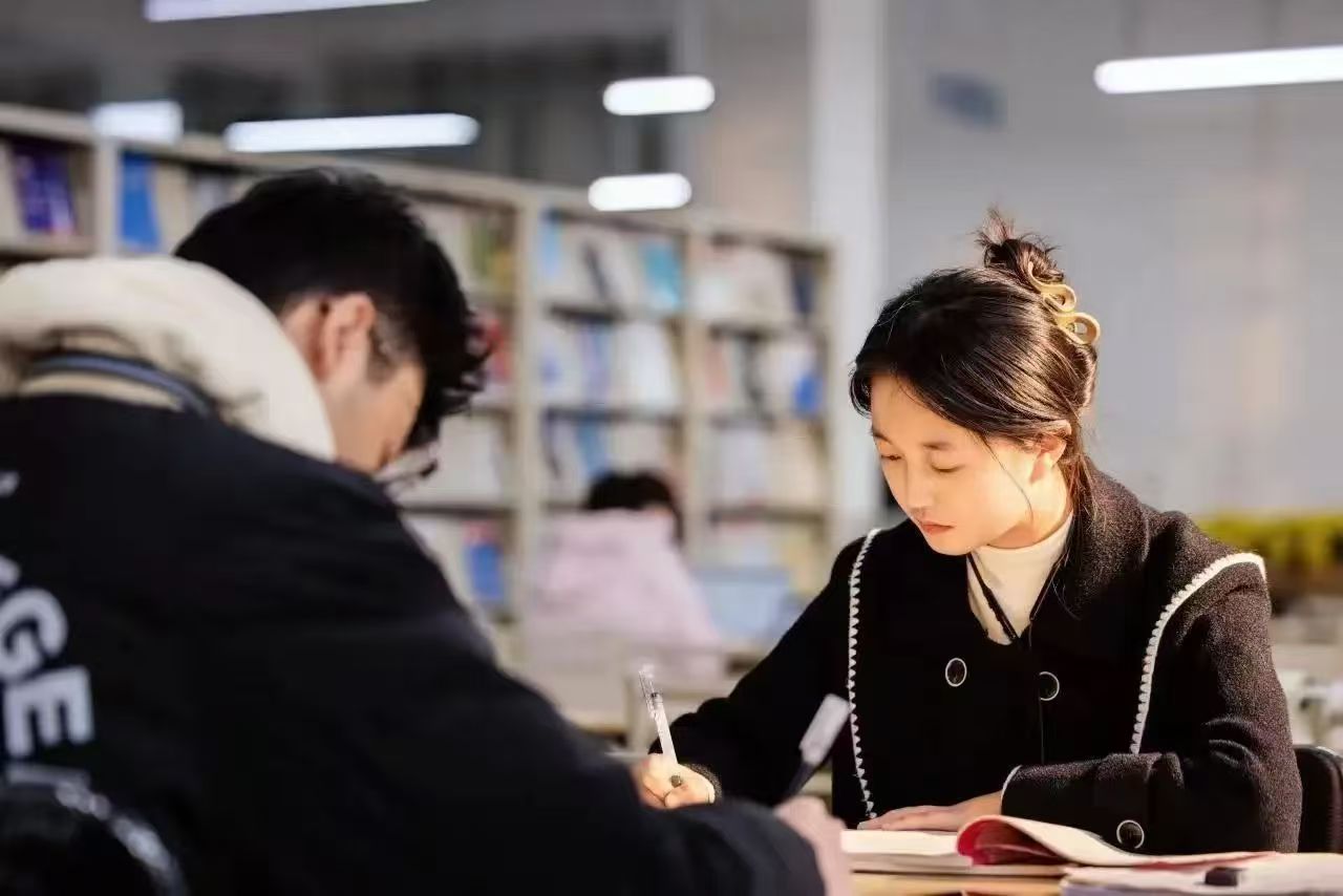 英語(yǔ)四六級(jí)現(xiàn)在開(kāi)始報(bào)名！包你過(guò)的！
