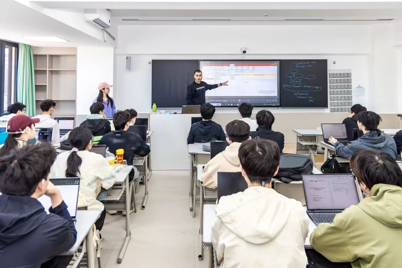 中外合作辦學(xué)外教已進(jìn)駐，雙師授課現(xiàn)場直擊！