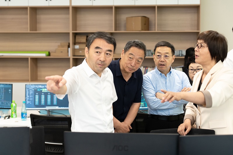 【華商教育網(wǎng)】長安區(qū)區(qū)委常委、副區(qū)長崔建明一行蒞臨科大高新集團和省級大學(xué)科技園檢查指導(dǎo)工作