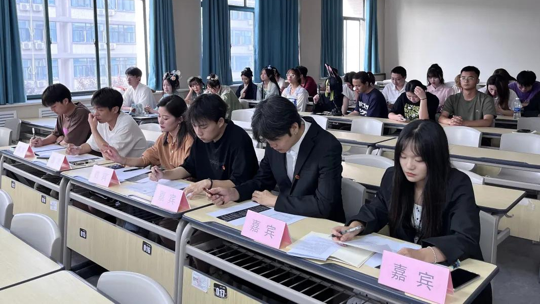 社團(tuán)管理中心“星級社團(tuán)”召開評選答辯會(huì)