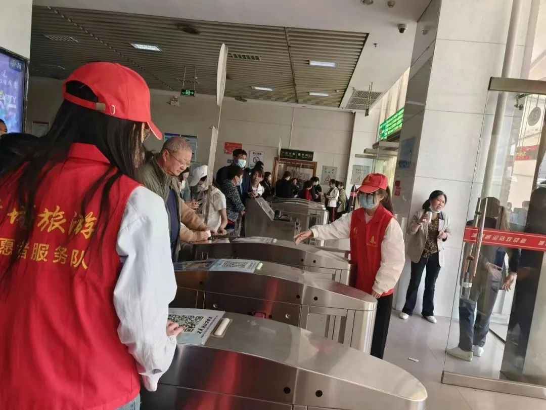 國際教育與人文學院志工部組織多次校外志愿活動