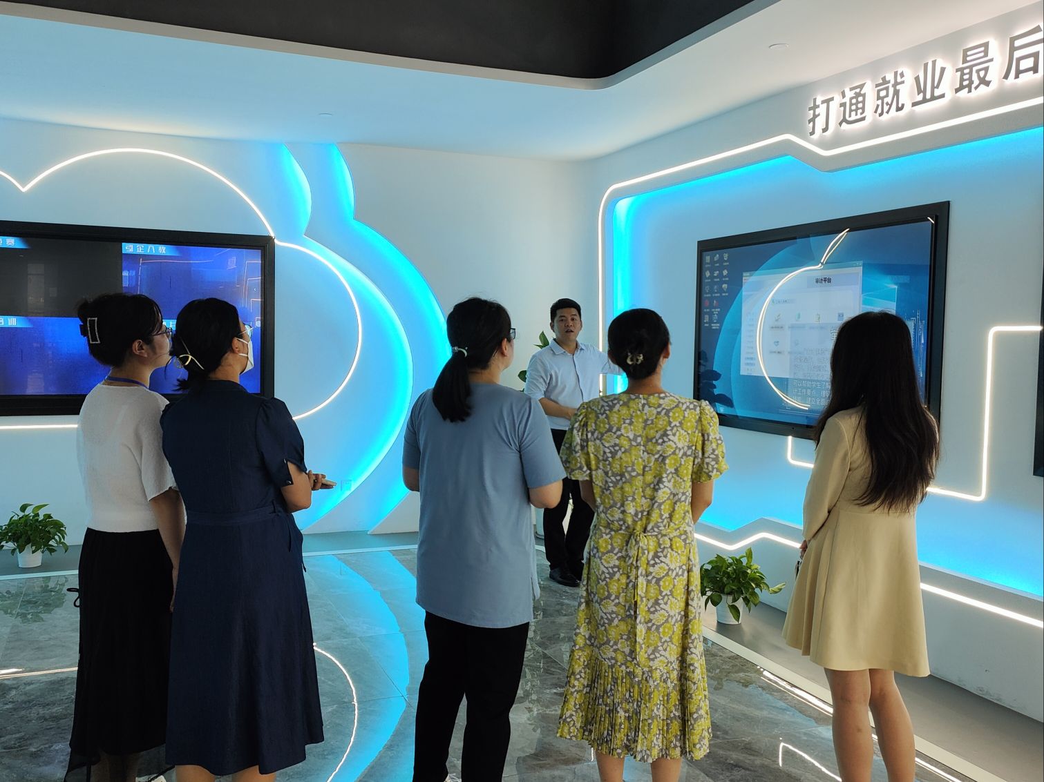 李然、張銘真老師企業(yè)調(diào)研