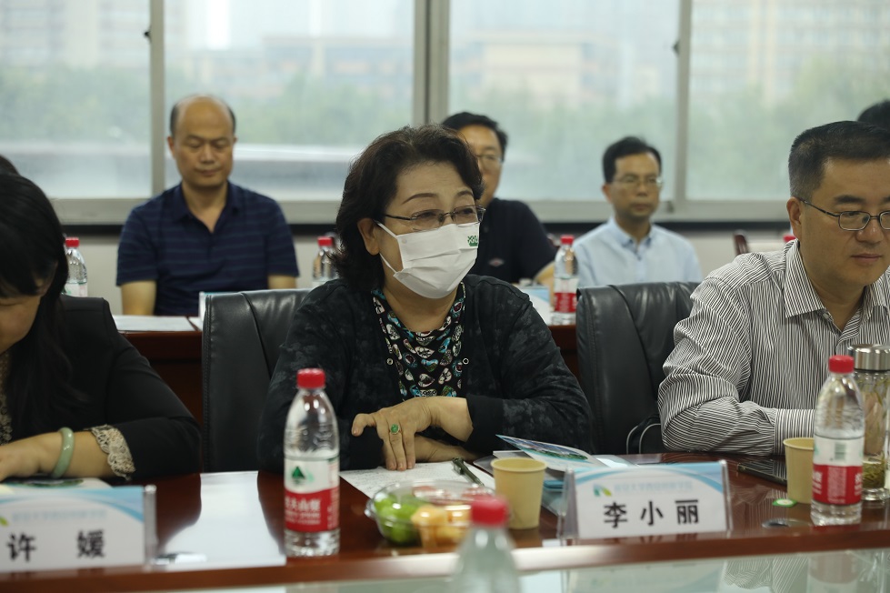 我院李小麗院長介紹本院發(fā)展概況